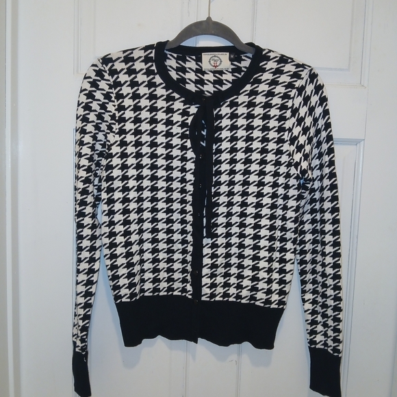 Banned Apparel Sweaters - Elegant Black and White Houndstooth Cardigan